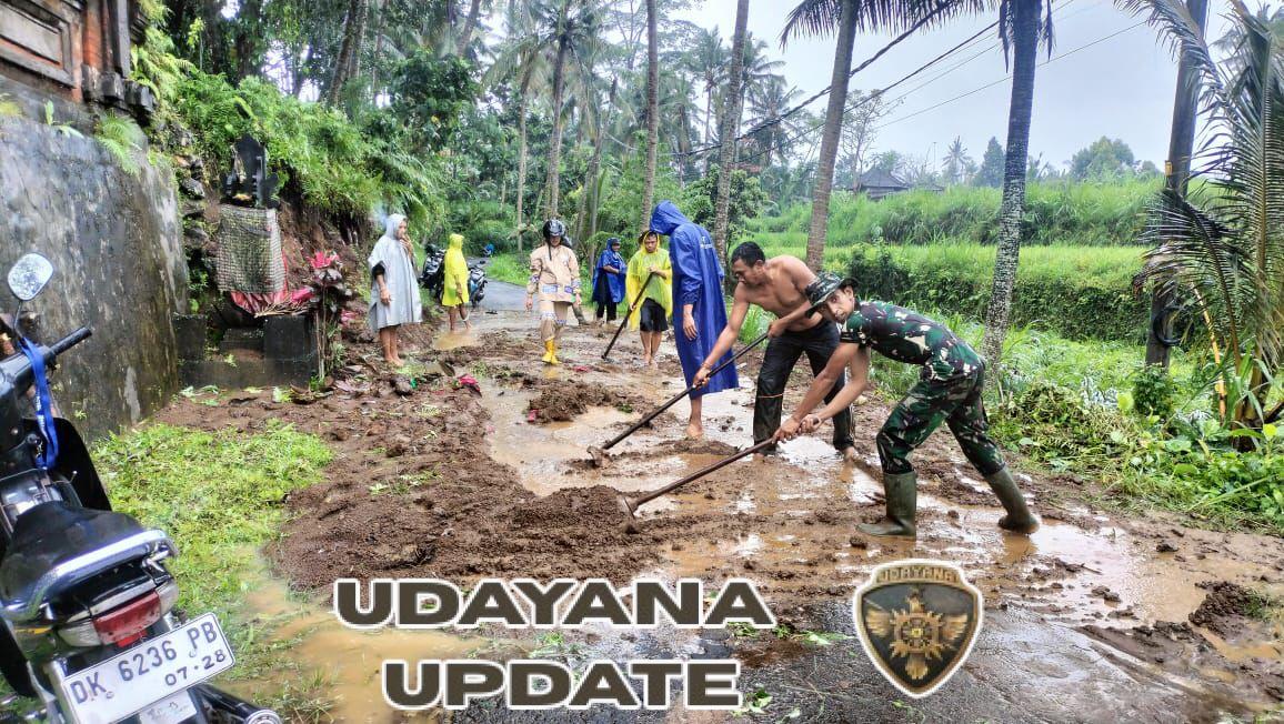 Babinsa Desa Bunutin Tanggap Darurat, Evakuasi Longsor Bersama Warga Normalisasi Jalan Desa