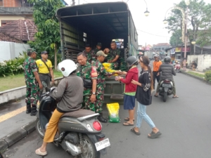 Peran Aktif Koramil 1616-01/Gianyar Sukseskan Penyaluran 2 Ton Beras Murah ke Masyarakat