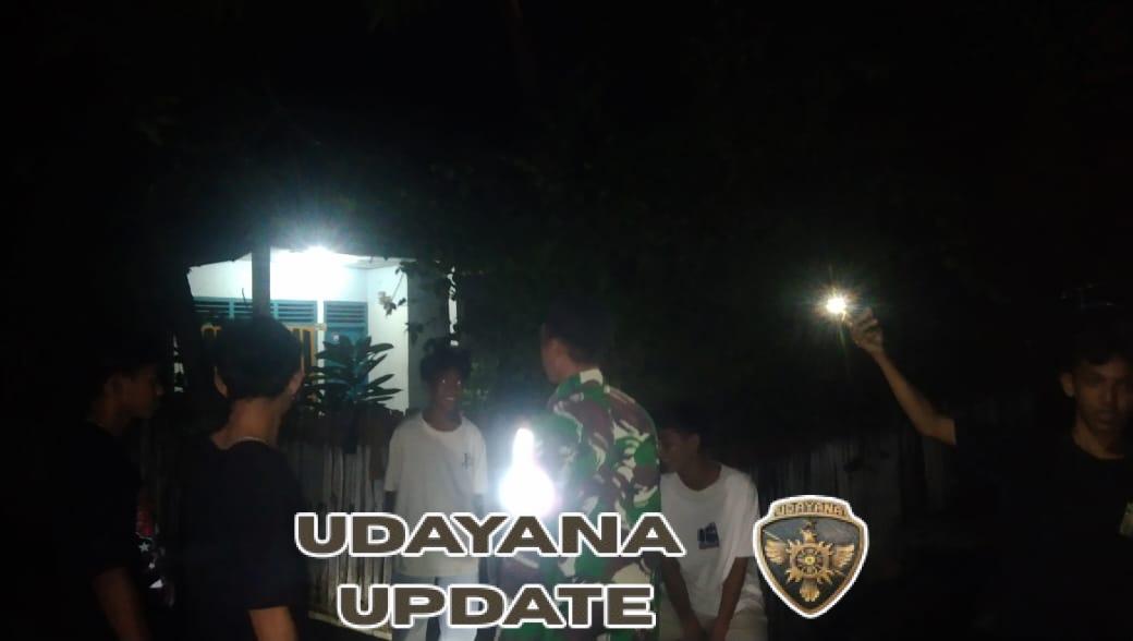 Patroli Malam Babinsa Hu’u Perkuat Keamanan Warga