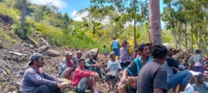 TNI-Polri Hadir di Tengah Masyarakat, Babinsa Gelar Komsos di Desa Roga