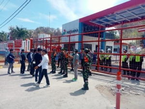 TNI Bersama Polri Cegah Potensi Anarkis Saat Unjuk Rasa di Pertamina Cabang Bima