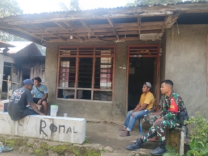 Babinsa Koramil 1602-01/Ende Tingkatkan Kamtibmas di Dusun Pauwawa Melalui Komsos dan Pamwil