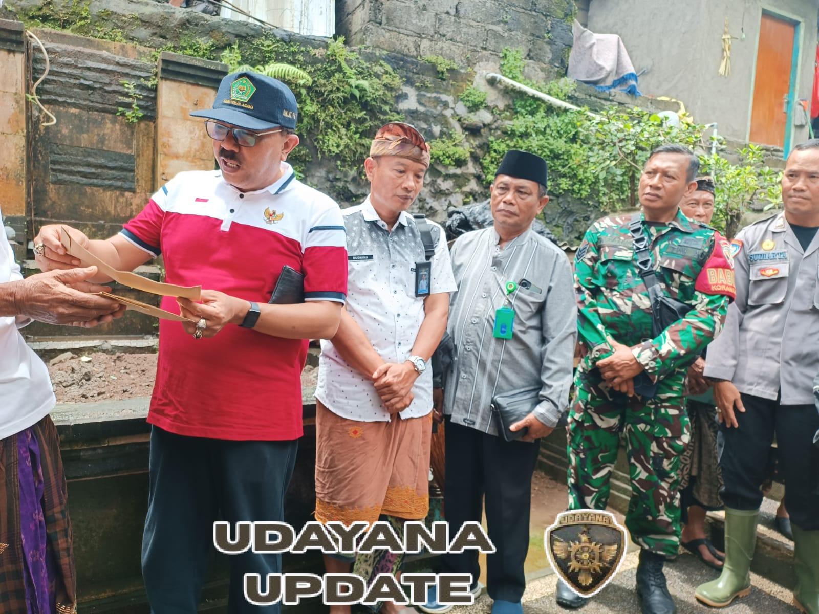 Wujud Kepedulian, Babinsa dan Bhabinkamtibmas Hadiri Rumah Duka di Banjar Lebih Duur Kaja