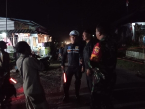 Pastikan situasi keamanan kondusif Koramil 1626-03/Tembuku dan Polsek Tembuku gelar patroli bersama.