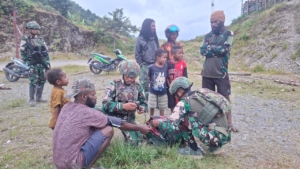 Satgas Yonif 743/PSY Jadi Sahabat Kesehatan Masyarakat Papua