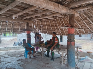 Sertu Wilfridus Molo Ajak Warga Desa Oekopa Jaga Keharmonisan Keluarga