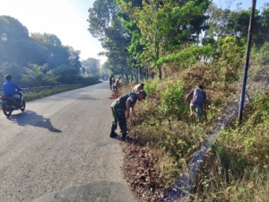 Sertu Latif Ajak Masyarakat Gotong Royong Jaga Keselamatan Pengguna Jalan