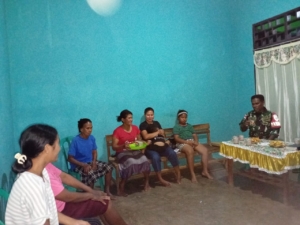 TNI Hadir di Tengah Jemaat, Babinsa Batutua Ajak Warga Jauhi Aksi Anarkis