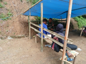 Wujud Kemanunggalan TNI-Rakyat, Babinsa Ende Gelar Komsos dan Pamwil di Daerah Binaan