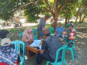 Dukung Ketahanan Pangan, Babinsa Koramil 1628-01/Taliwang Kawal Vaksinasi Hewan Ternak