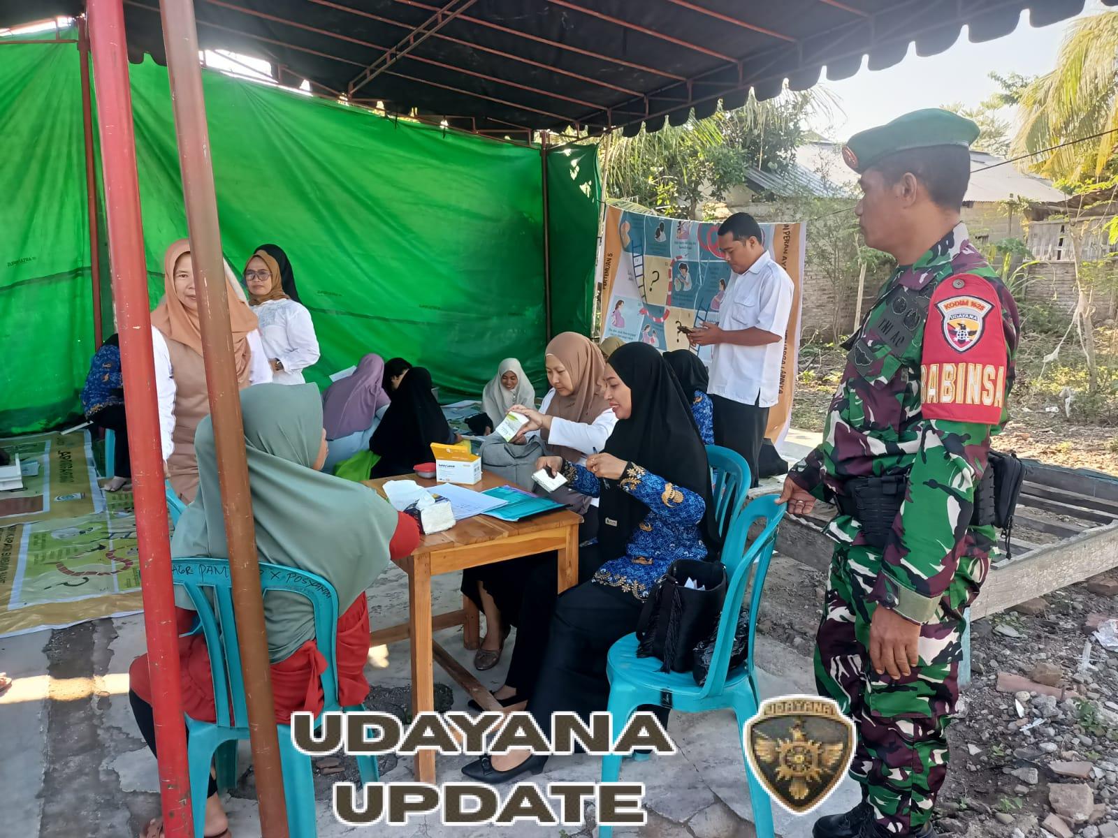 Perkuat Kemanunggalan TNI-Rakyat, Babinsa Seteluk Tengah Hadir di Tengah Kegiatan Posyandu