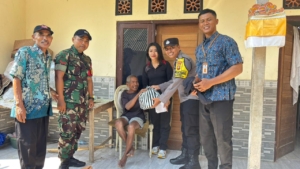 24 Orang Kaum Difabel Di Desa Tohpati Terima Bantuan Sembako Dari Pemdes