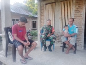 Babinsa Kodim 1602/Ende Ingatkan Warga Kolikapa untuk Waspada Kamtibmas