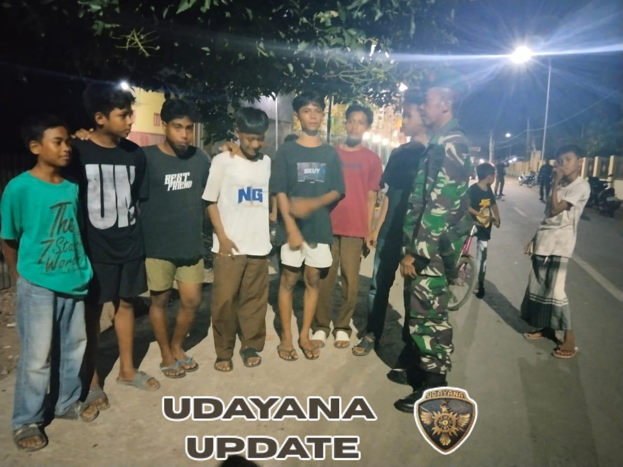 Ronda Malam Babinsa dan Warga di Desa Nipa, Himbau Hindari Penyalahgunaan Narkoba