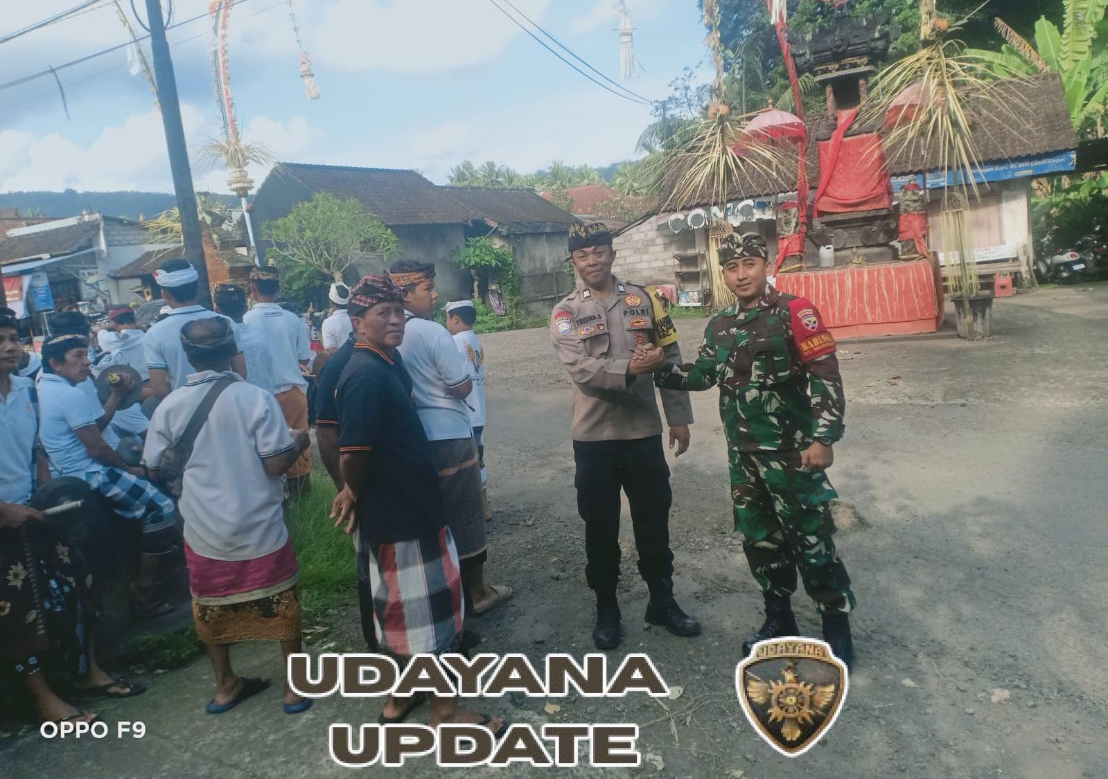 Babinsa 1623-05/Manggis bersinergi amankan upacara keagamaan.