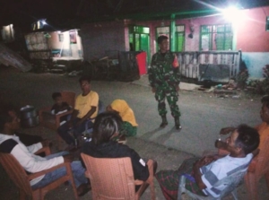 Babinsa Simpasai Ingatkan Warga Waspadai Tamu dan Hindari Main Hakim Sendiriv