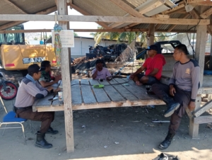 Dekat dengan Warga, Babinsa Koptu Arifin Laksanakan Monitoring di Desa Binaan