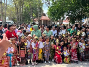 Dandim 1621/TTS Dukung Parade Busana Daerah Anak PAUD: Lestarikan Budaya, Bentuk Karakter Bangsa