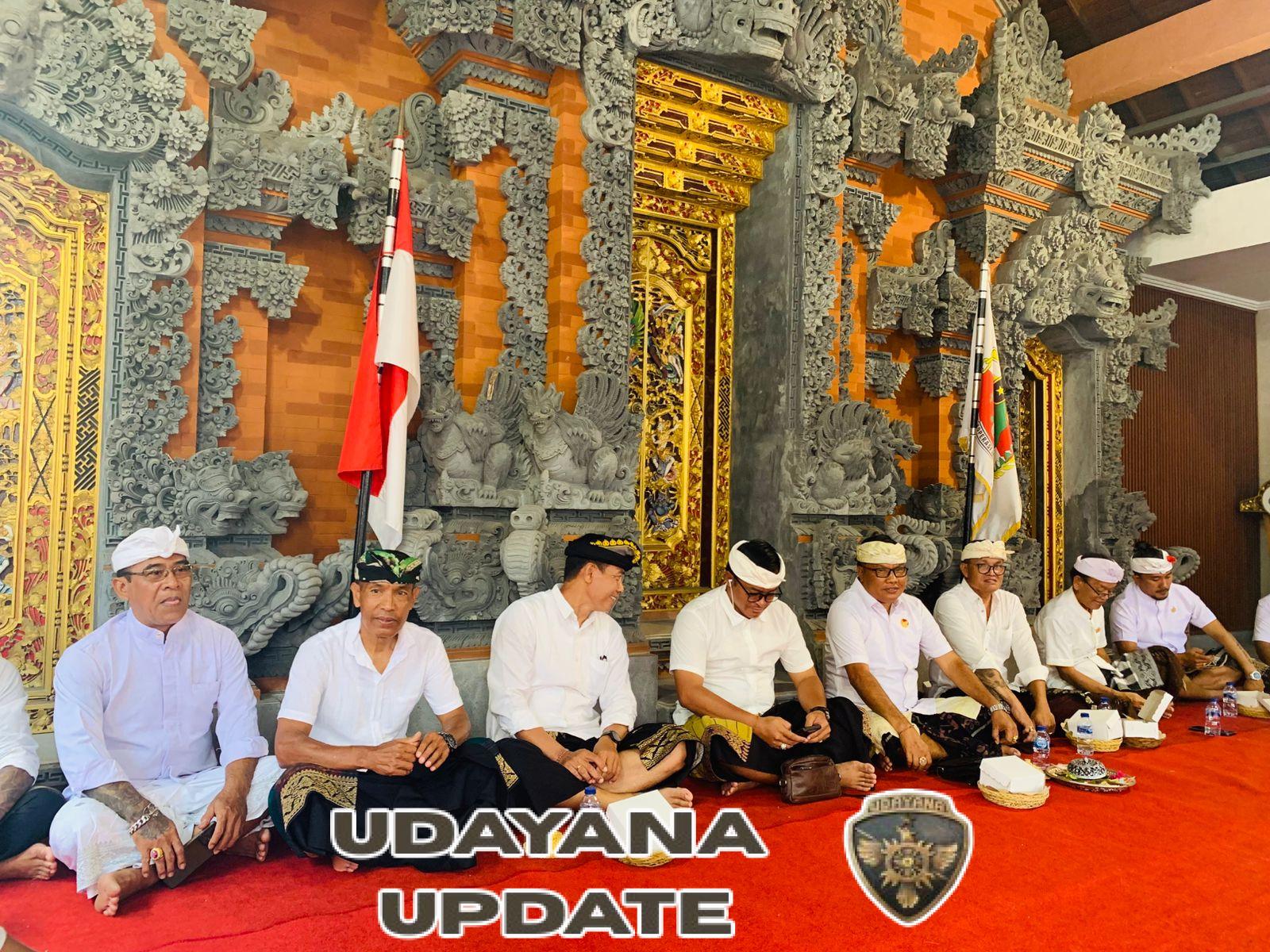 Wujud Sinergi Forkompincam, Danramil 1616-02/Ubud Ikuti Sembahyang Bersama di Banjar Panestanan Kelod