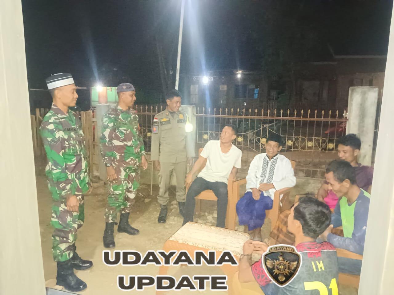 Patroli Siskamling Koramil 1608-05/Donggo Monitoring Keamanan Desa Wadukopa