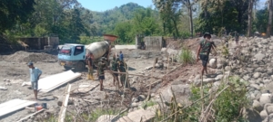 Satgas TMMD Kodim 1625/Ngada Bahu-Membahu Laksanakan Pengecoran Sayap Bendungan di Riung Barat