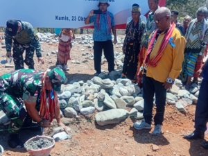 Dandim Kadek Abriawan Resmikan Awal Pembangunan SMPN Oepoli