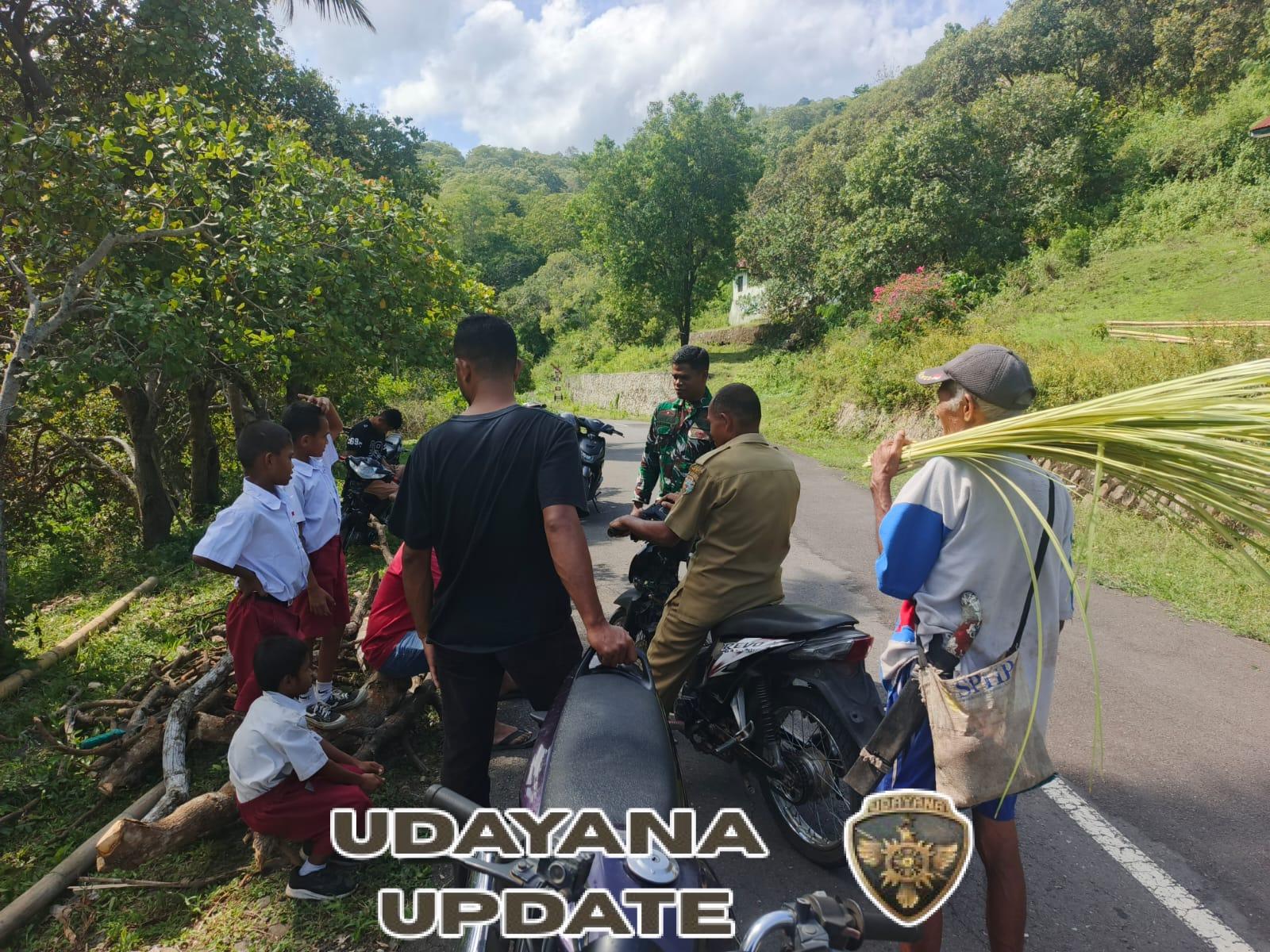 Tingkatkan Keamanan Wilayah, Babinsa Kodim 1602/Ende Gelar Komsos dan Pamwil di Detukeli