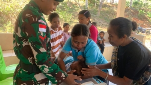 Satgas Pamtas Yonarmed 12 Kostrad Wujudkan Masyarakat Sehat Melalui Posyandu di Desa Henes