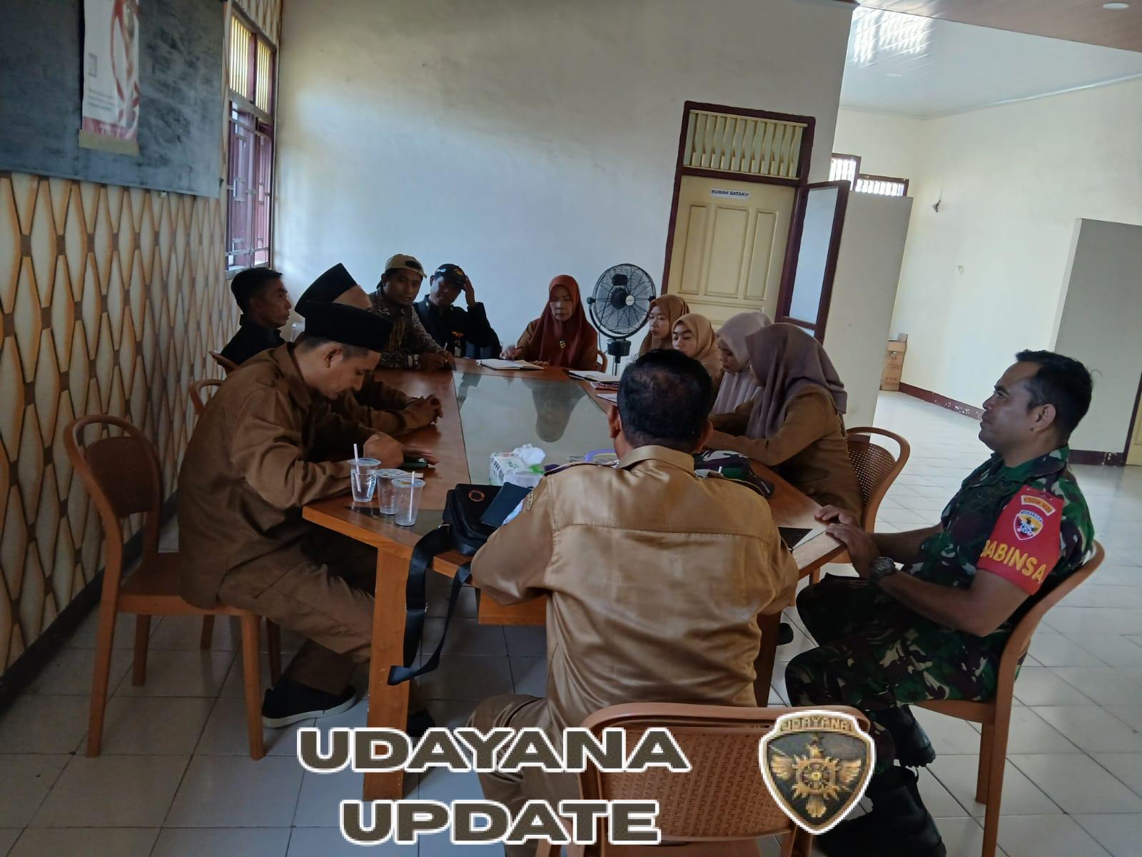 Babinsa Pasir Putih Dukung Peningkatan Kinerja Aparat Desa Lewat Rapat Evaluasi Mingguan