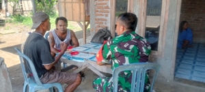 Pererat Hubungan dengan Warga, Babinsa Seteluk Laksanakan Komsos di Lamusung