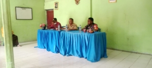 Babinsa Wolowaru Hadiri Penyaluran BLT Kemiskinan Ekstrem Tahap III di Desa Detupera