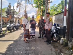 Babinsa Tegak Bersinergi Bersama Bhabinkamtibmas Dan Pecalang Sukseskan Upacara Keagamaan