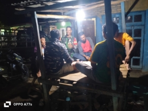 Ronda Malam Babinsa Koramil 1608-02/Bolo Tegaskan Pentingnya Peran Pemuda Jaga Kondusifitas Desa