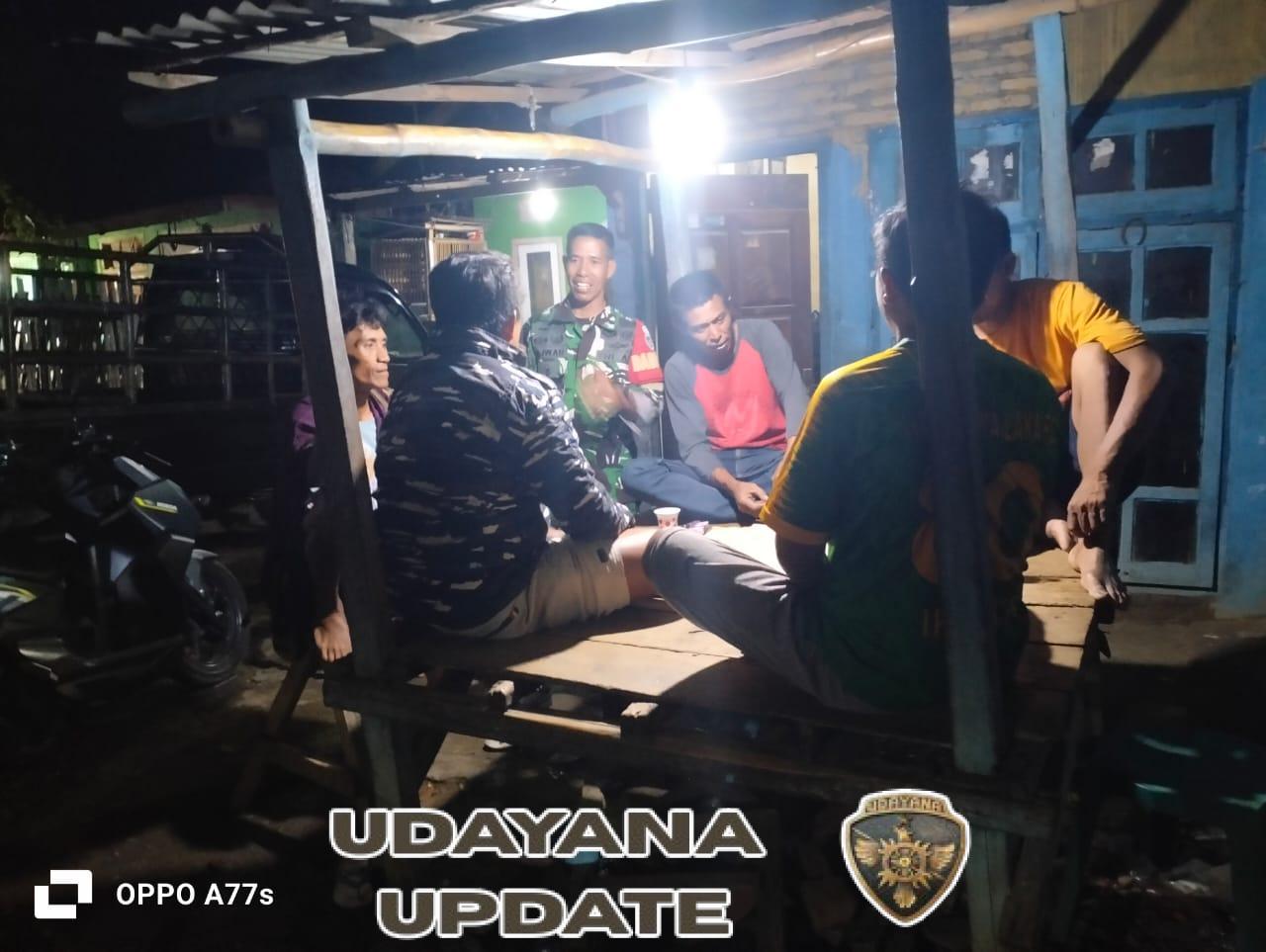 Ronda Malam Babinsa Koramil 1608-02/Bolo Tegaskan Pentingnya Peran Pemuda Jaga Kondusifitas Desa