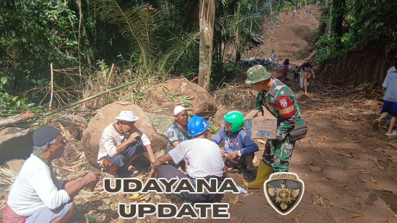 Tuak Manis Satukan Warga, Babinsa dan Polisi Turun ke Lapangan