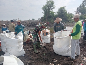 ‎TNI dan Masyarakat Batuyang Kompak Laksanakan Gotong Royong di Kokoq Tanggik
