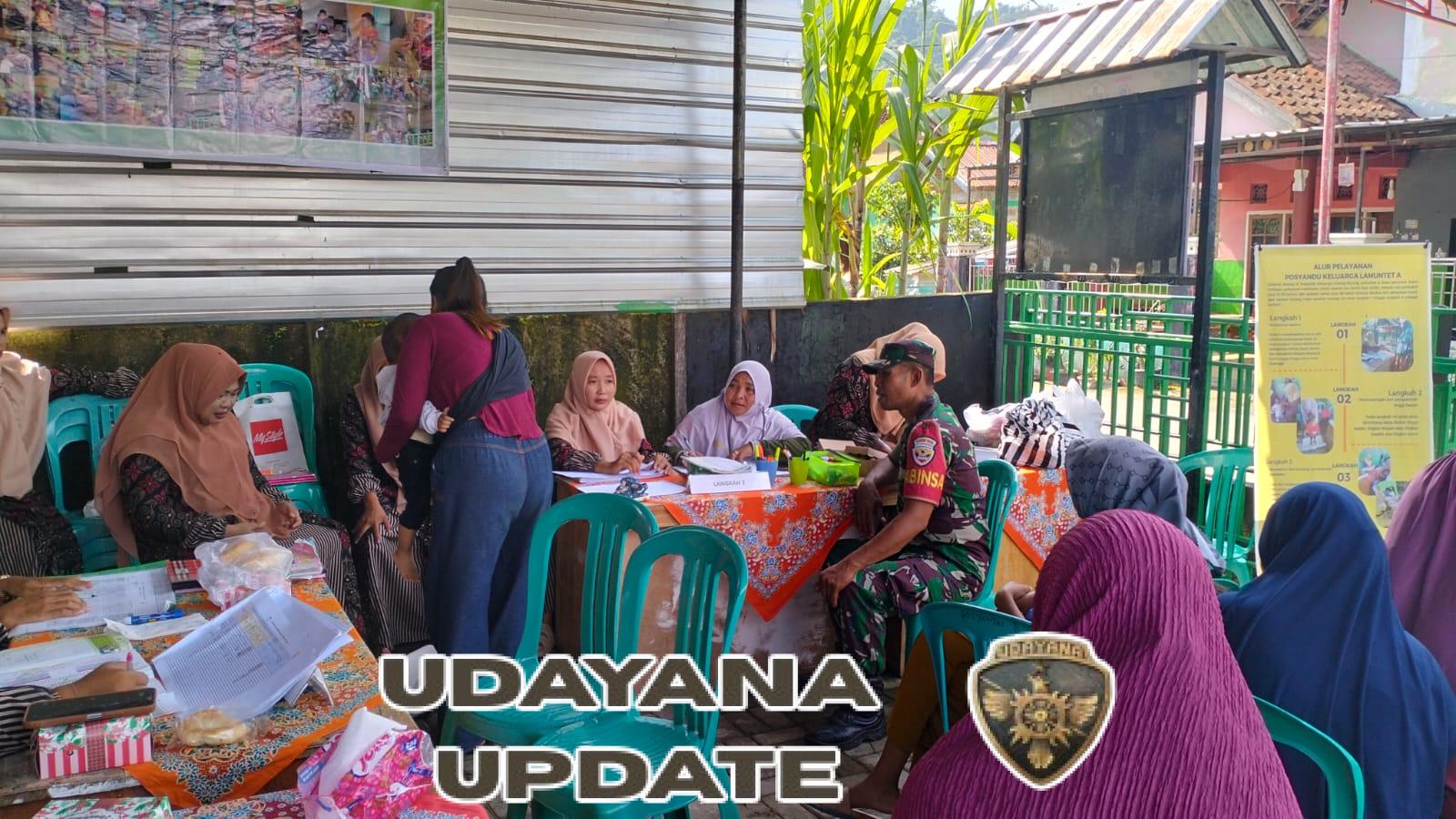 Sertu Irwansyah Pimpin Pendampingan Penimbangan Bayi dan Balita di Lamontet