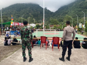 Babinsa Koramil 05/Bola Dorong Pemuda Desa Hokor Junjung Sportivitas Lewat Futsal