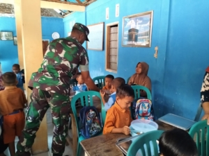 Peran Babinsa  Vital Dalam Distribusi 3.684 Porsi Makanan Bergizi untuk Masyarakat