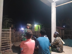 Sinergi Babinsa dan Warga Jaga Keamanan dan Ketertiban Lingkungan Desa