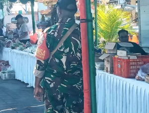 Serma Nomri Kolimon, Pantau Pasar Murah di Tanjung Benoa, Upaya Pemerintah Jaga Keseimbangan Harga Sembako dan Gas