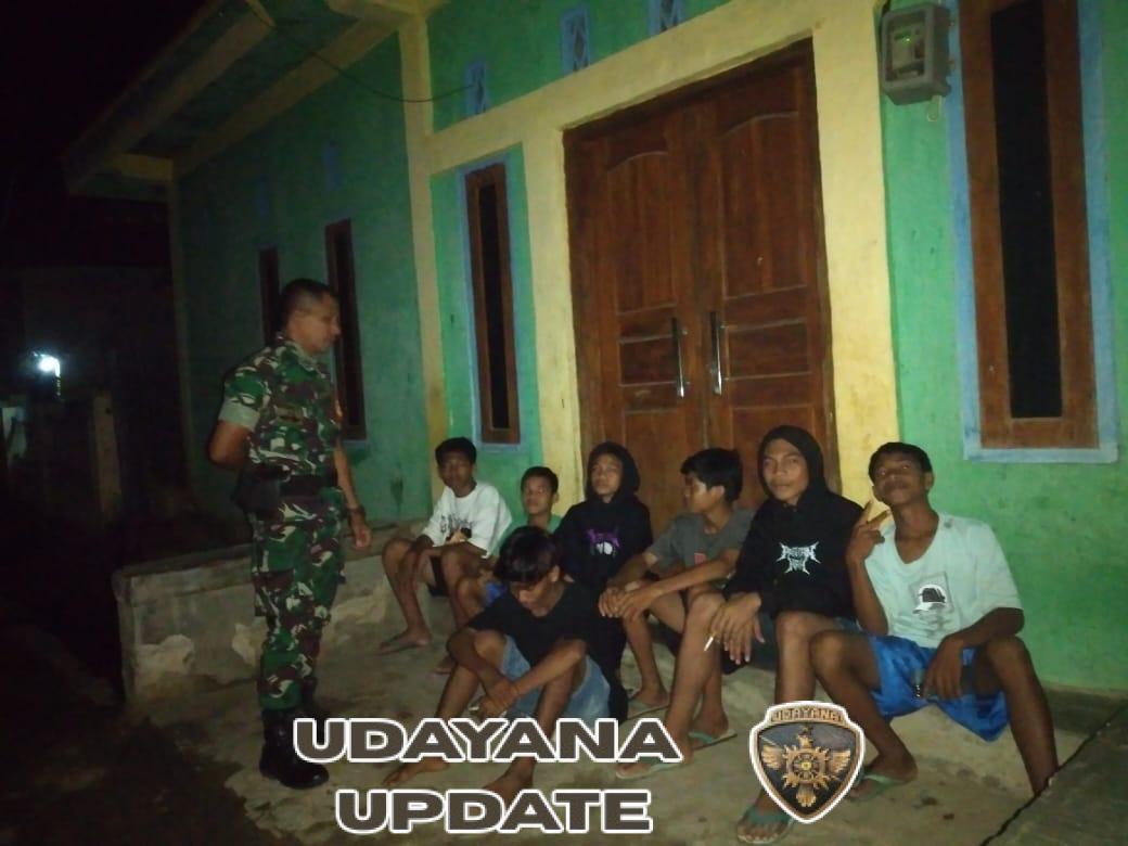 Peltu Salahuddin Pimpin Patroli Siskamling, Sosialisasi Keamanan di Kabupaten Bima