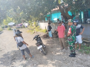 Babinsa Koramil 1602-01/Ende Aktif Laksanakan Komsos di Lingkungan Onewitu