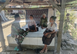 Babinsa Koramil 1602-02/Wolowaru Tingkatkan Kamtibmas dan Kebersihan di Desa Hobatuwa