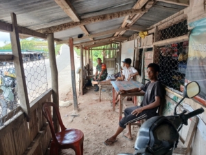 Cegah Pencurian Ternak, Babinsa Komsos dan Ajak Warga Aktif Ronda Malam