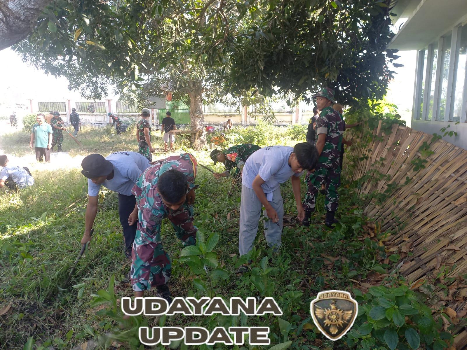 Peduli Lingkungan, Koramil Pratim Bersihkan Polindes Di Sengkerang