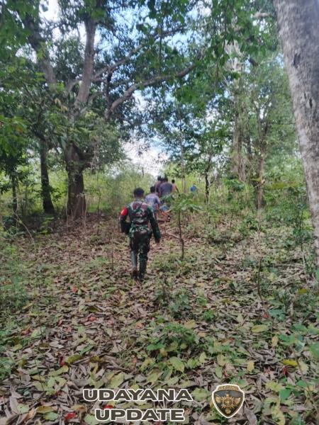 Babinsa Koramil 06/Karera Tinjau Rencana Perbaikan Irigasi Bersama Penyuluh