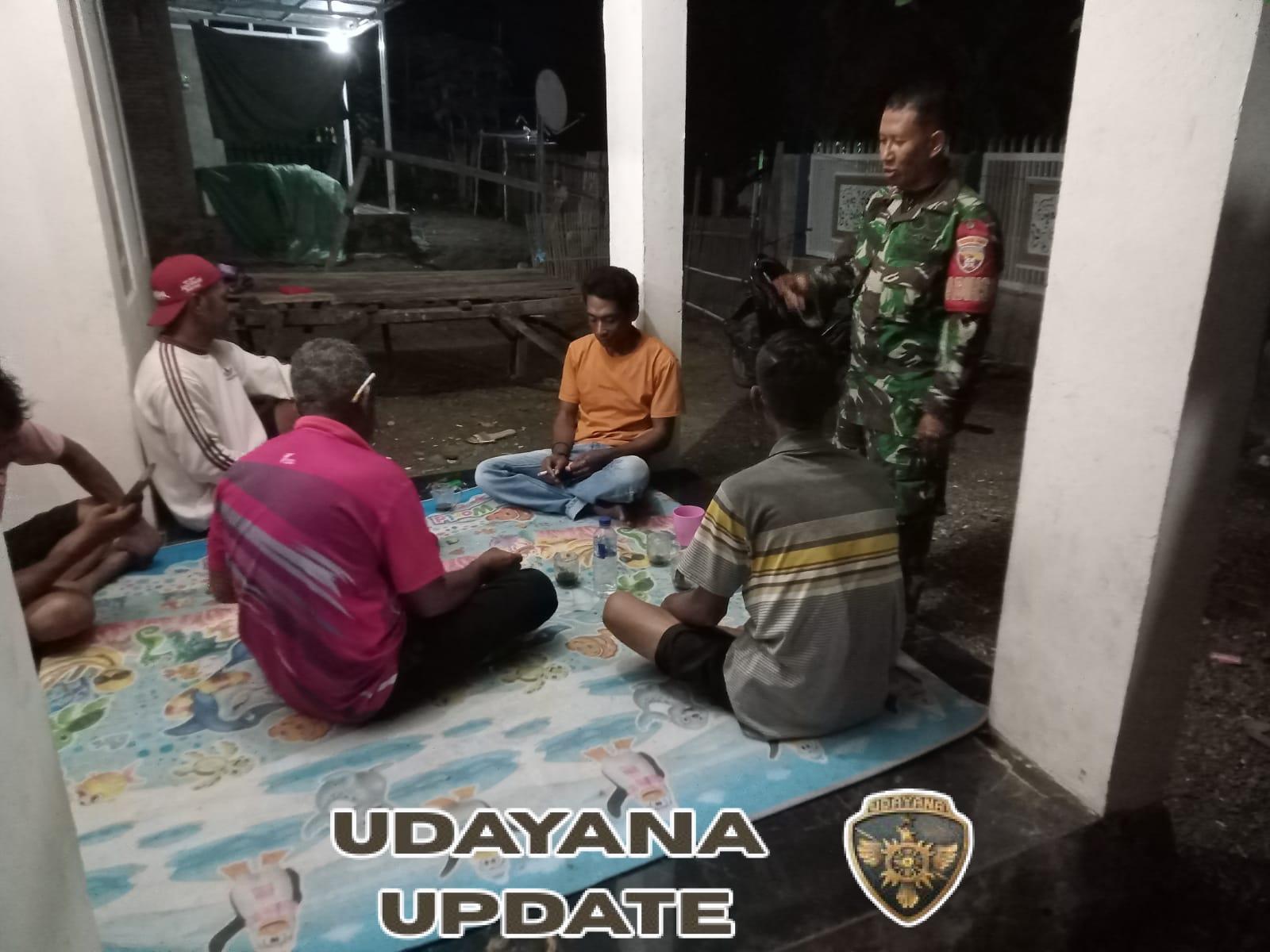 Ronda Malam Babinsa Desa Cenggu Ajak Masyarakat Laporkan Masalah ke Aparat yang Berwenang