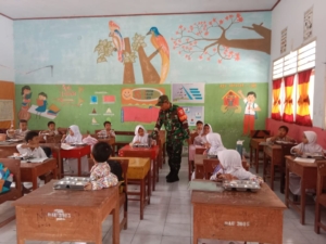 2.333 Paket MBG Disalurkan di Kelurahan Jatiwangi II, Babinsa Aktif Mendampingi dan Pastikan Program Lancar