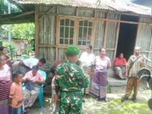 Babinsa Koramil 1618-01/Miotim Sapa Warga Desa Bokon, Wujud Nyata Kehangatan di Tengah Tugas